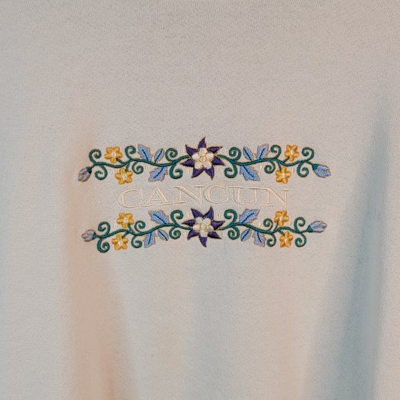 Cacun Embroidered Vintage Grandma Sweatshirt Crewneck Women's Size L - Picture 2 of 16